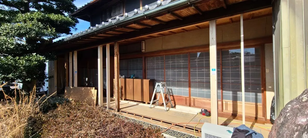 瀬戸市で古民家再生。縁側の「寒いアルミサッシ」を最新の高性能サッシへ、さらに壁を増やして地震に強い家に